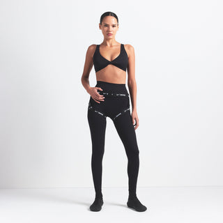 NikeSKIMS MATTE TWIST-FRONT BRA | OBSIDIAN