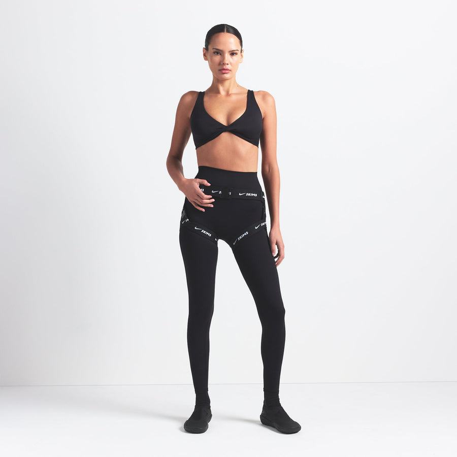 NikeSKIMS MATTE TWIST-FRONT BRA | OBSIDIAN