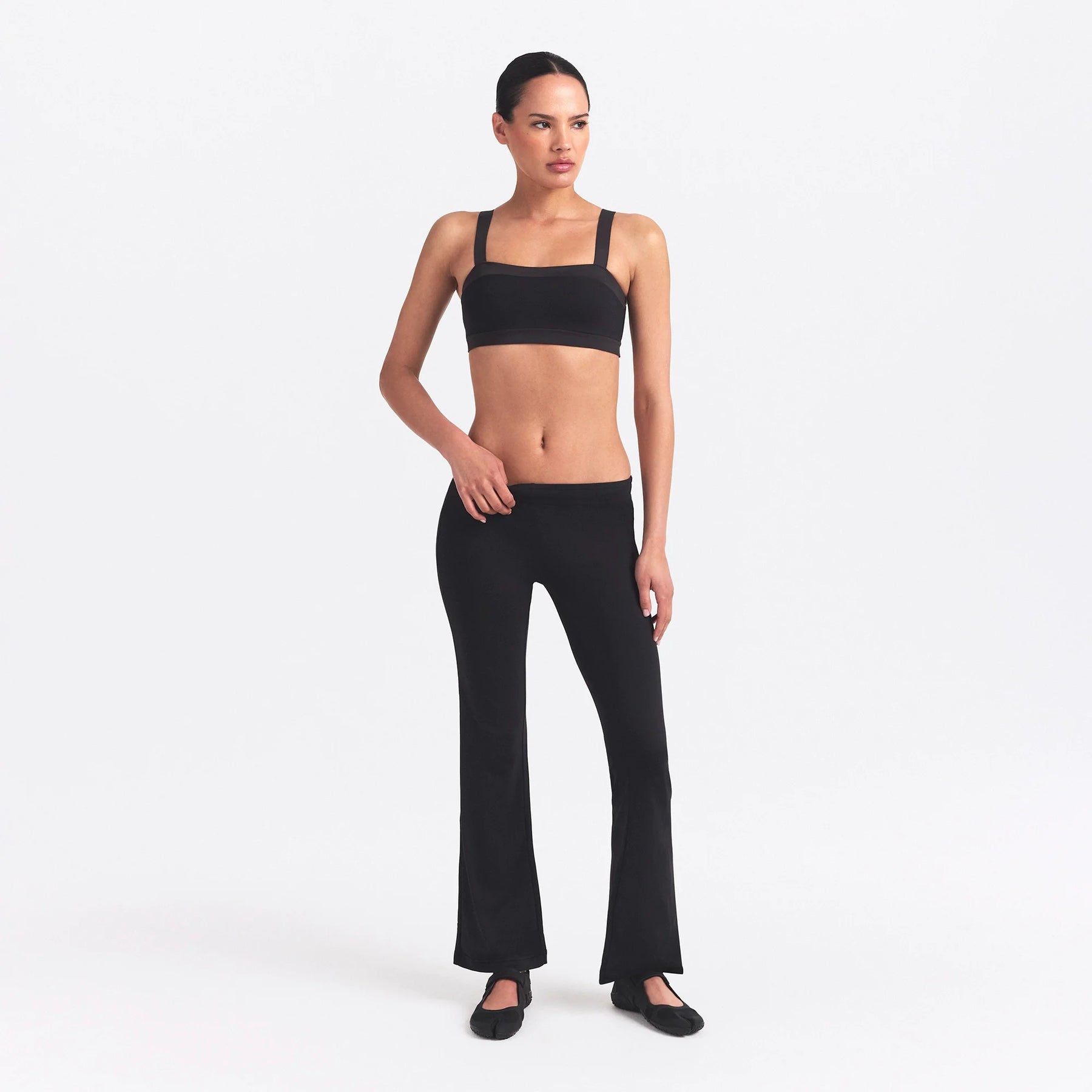 NikeSKIMS MATTE SHINE MIX STRAIGHT NECK BRA | OBSIDIAN AND IGNEOUS