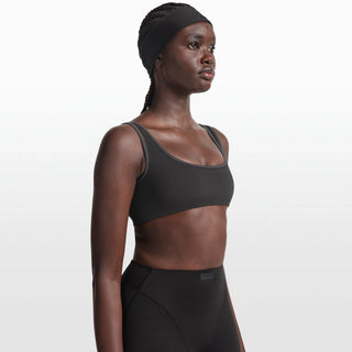 NikeSKIMS RIBBED SEAMLESS MICRO SCOOP BRA | OBSIDIAN