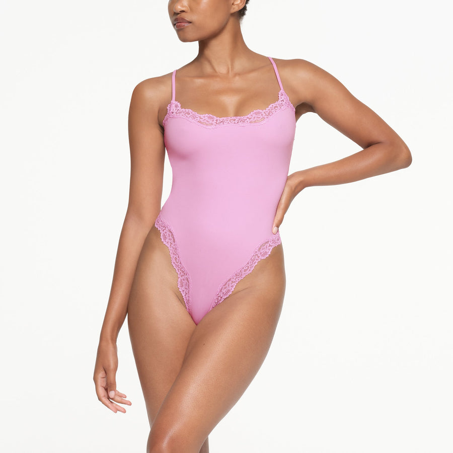FITS EVERYBODY LACE CAMI BODYSUIT | PETAL
