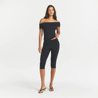 SMOOTH LAYERS HIGH-WAISTED CAPRI | OBSIDIAN
