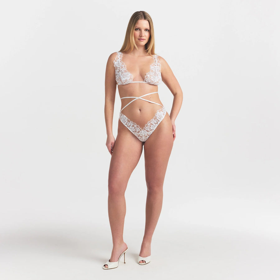 SKIMS LACE PLUNGE BRALETTE | SNOW