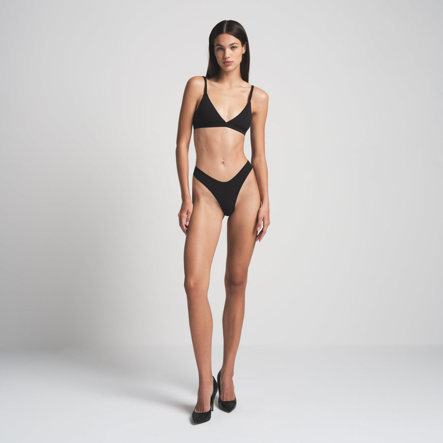 FITS EVERYBODY TRIANGLE BRALETTE | ONYX