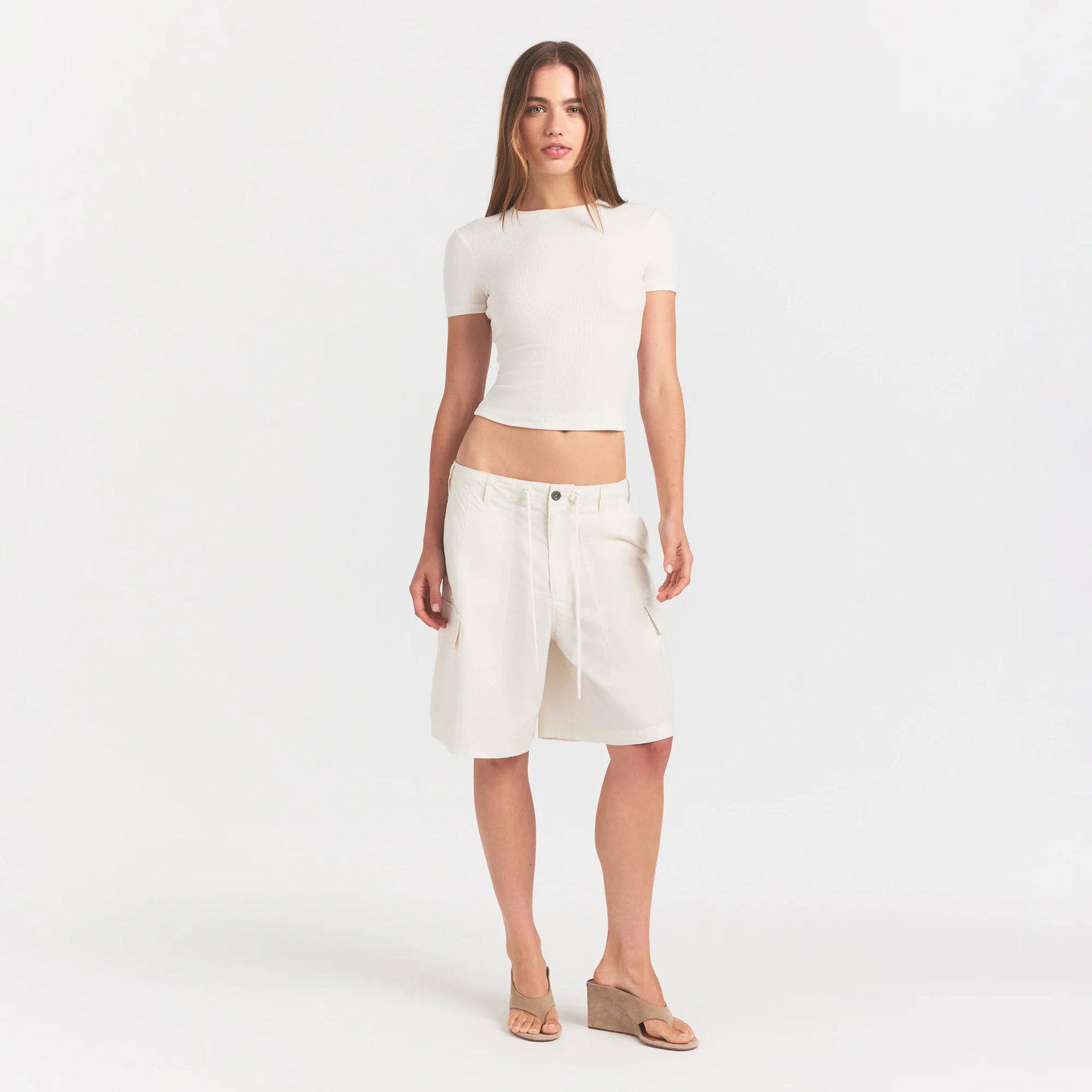 WOVEN COTTON OVERSIZED CARGO SHORT | EGRET