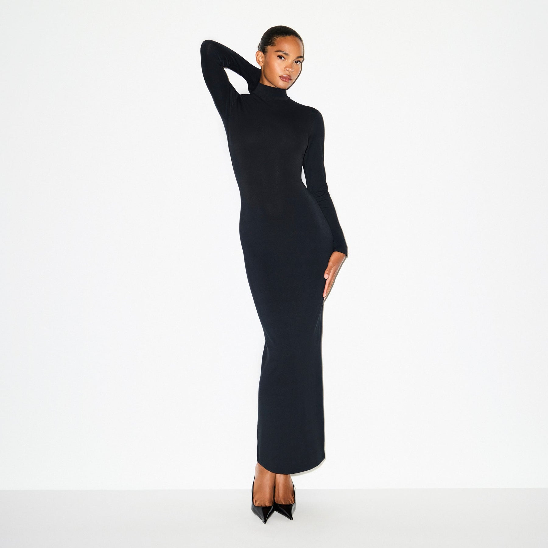 SMOOTH LAYERS TURTLENECK LONG DRESS | OBSIDIAN
