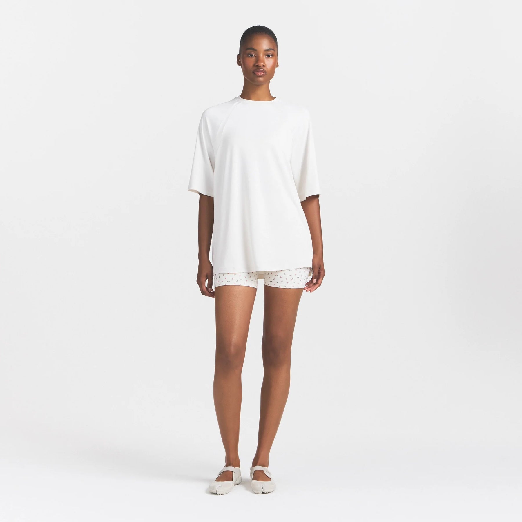 NikeSKIMS AIRY DRI-FIT™ OVERSIZED TEE | IVORY