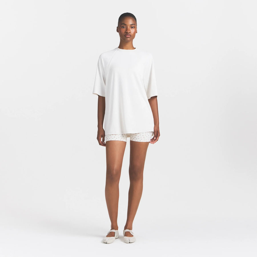 NikeSKIMS AIRY DRI-FIT™ OVERSIZED TEE | IVORY