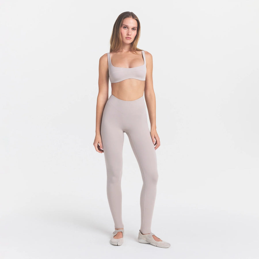 NikeSKIMS STUDIO STRETCH DIPPED 29" LEGGING | LINEN