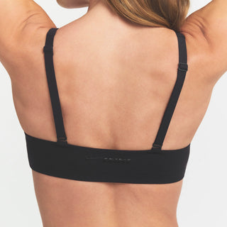 NikeSKIMS STUDIO STRETCH SEAM FRONT MICRO BRA | OBSIDIAN