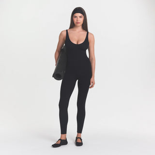 NikeSKIMS STUDIO STRETCH PLUNGE TANK | OBSIDIAN