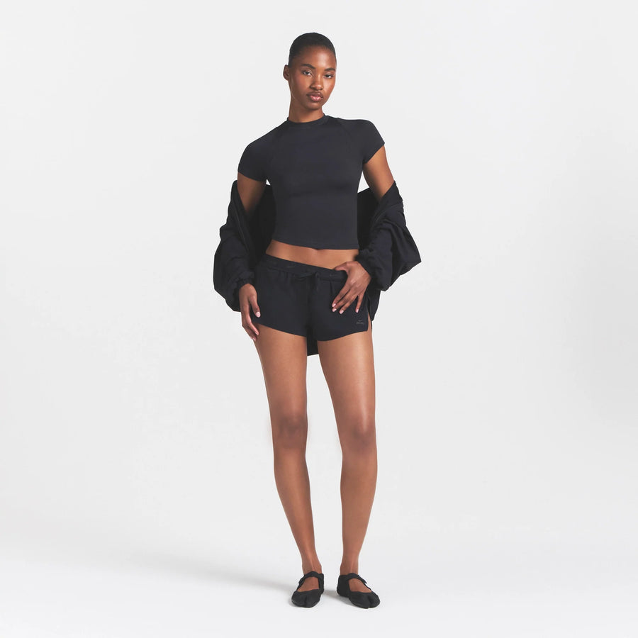 NikeSKIMS STRETCH NYLON RUNNER SHORT | OBSIDIAN