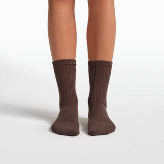 NikeSKIMS ACCESSORIES DRI-FIT™ PILATES GRIP CREW SOCK | DARK SEPIA