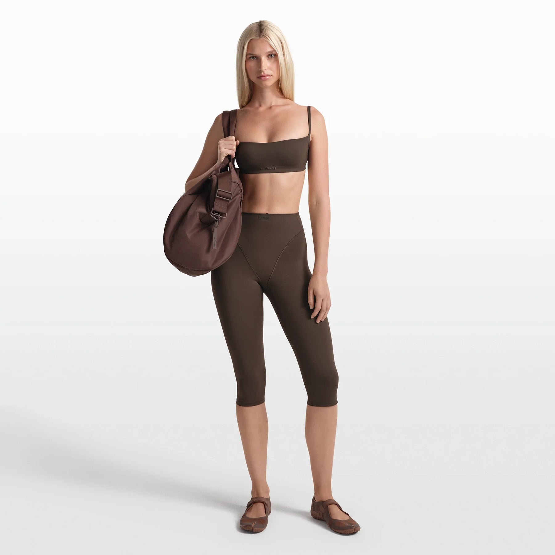 NikeSKIMS MATTE 17" V-LINE CROP LEGGING | DARK SEPIA