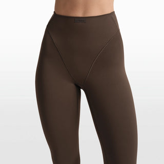 NikeSKIMS MATTE 17" V-LINE CROP LEGGING | DARK SEPIA