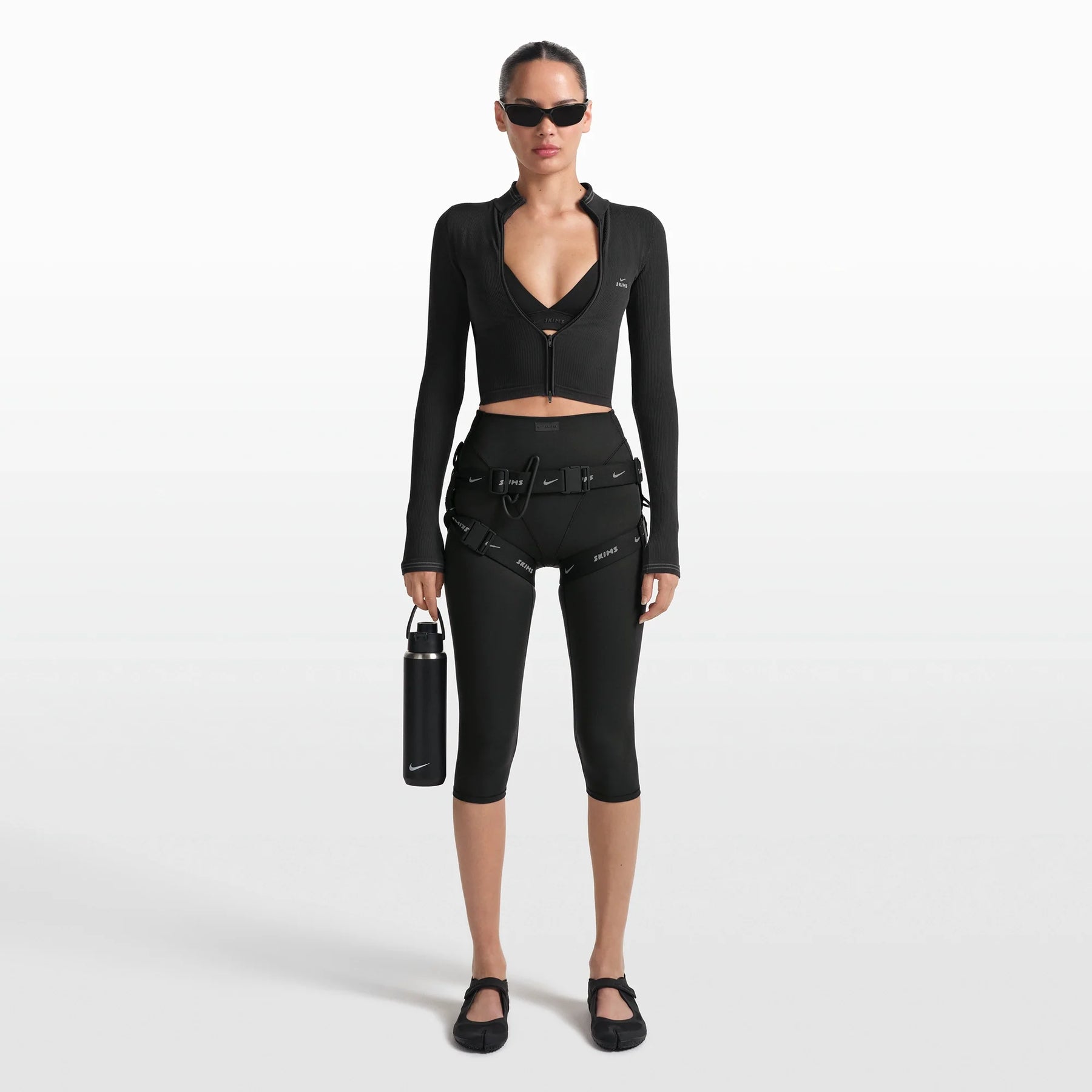 NikeSKIMS MATTE 17" V-LINE CROP LEGGING | OBSIDIAN