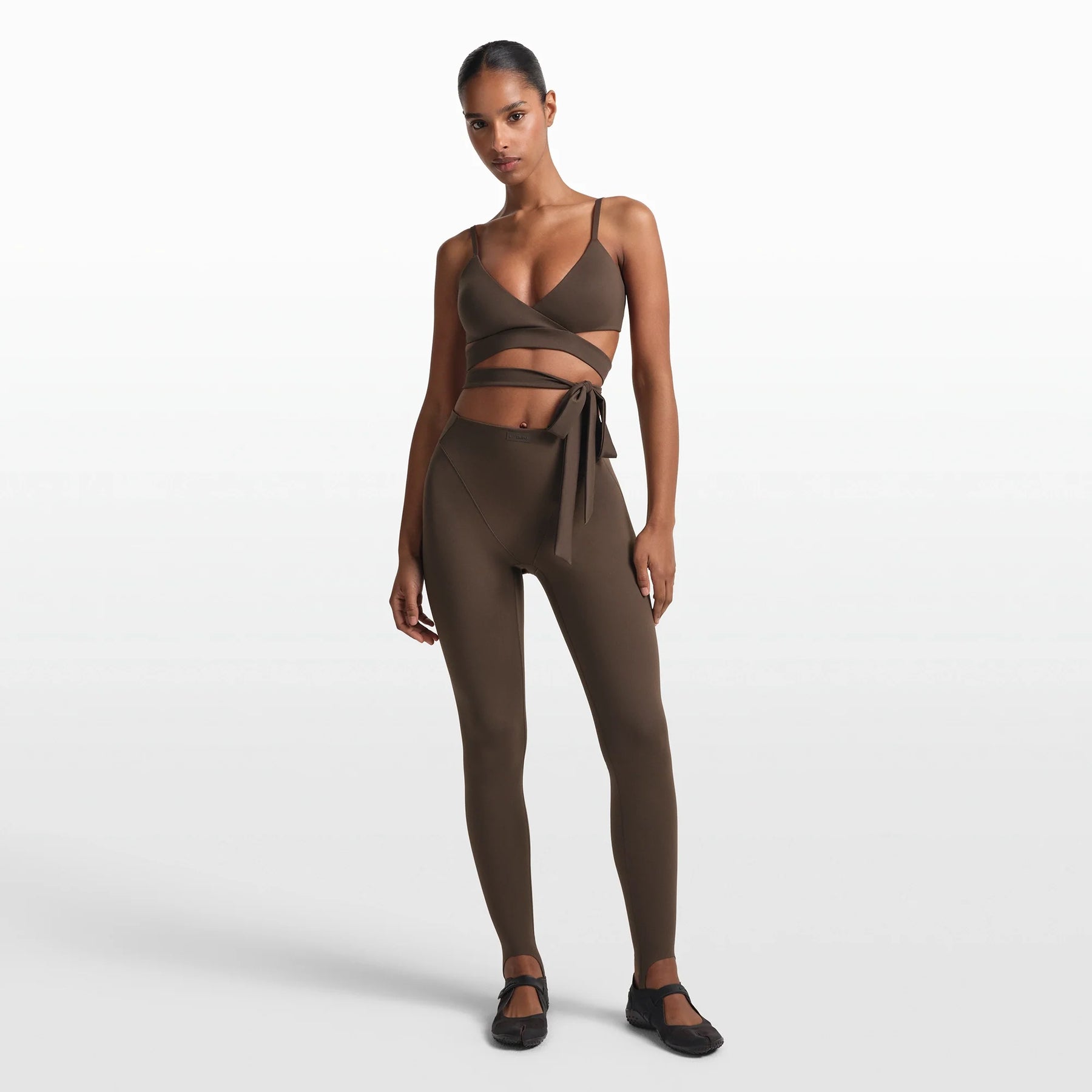 NikeSKIMS MATTE V-LINE STIRRUP LEGGING | DARK SEPIA