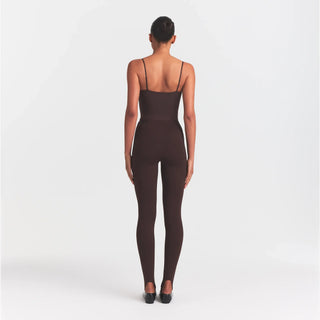 THE ESSENTIAL COLLECTION HIGH-WAISTED STIRRUP LEGGING | ESPRESSO