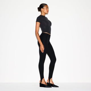 THE ESSENTIAL COLLECTION HIGH-WAISTED STIRRUP LEGGING | OBSIDIAN