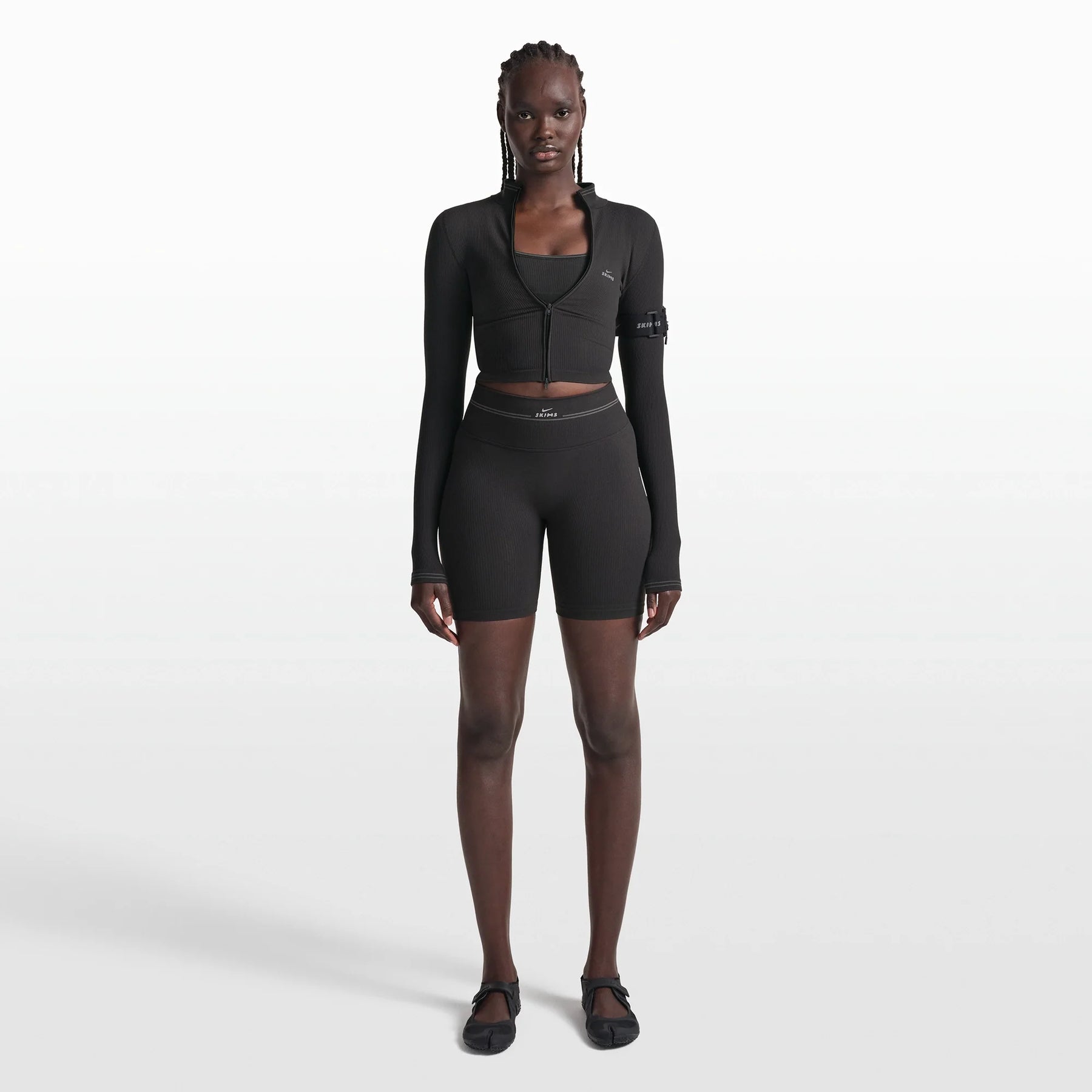 NikeSKIMS RIBBED SEAMLESS 5" BIKER SHORT | OBSIDIAN