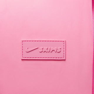 NikeSKIMS ACCESSORIES PUFFER GYM BAG | LIGHT FLAMINGO