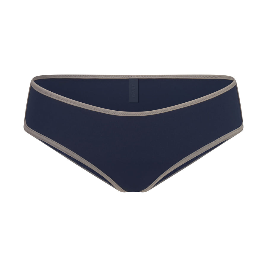 SIGNATURE SWIM HIPSTER BIKINI BOTTOM | NAVY CONTRAST