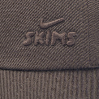 NikeSKIMS ACCESSORIES CLUB CAP | DARK SEPIA