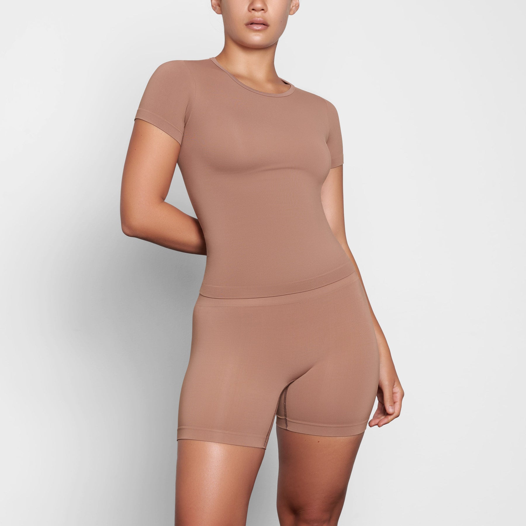 SOFT SMOOTHING SEAMLESS T-SHIRT | SIENNA