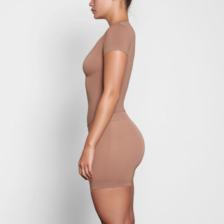 SOFT SMOOTHING SEAMLESS T-SHIRT | SIENNA