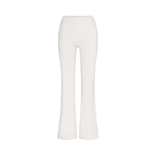 NikeSKIMS MATTE SLIM FLARE LEGGING | IVORY