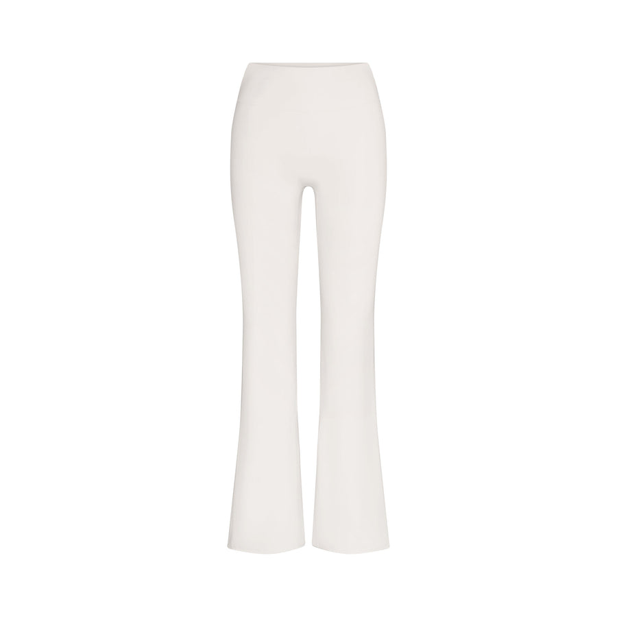NikeSKIMS MATTE SLIM FLARE LEGGING | IVORY