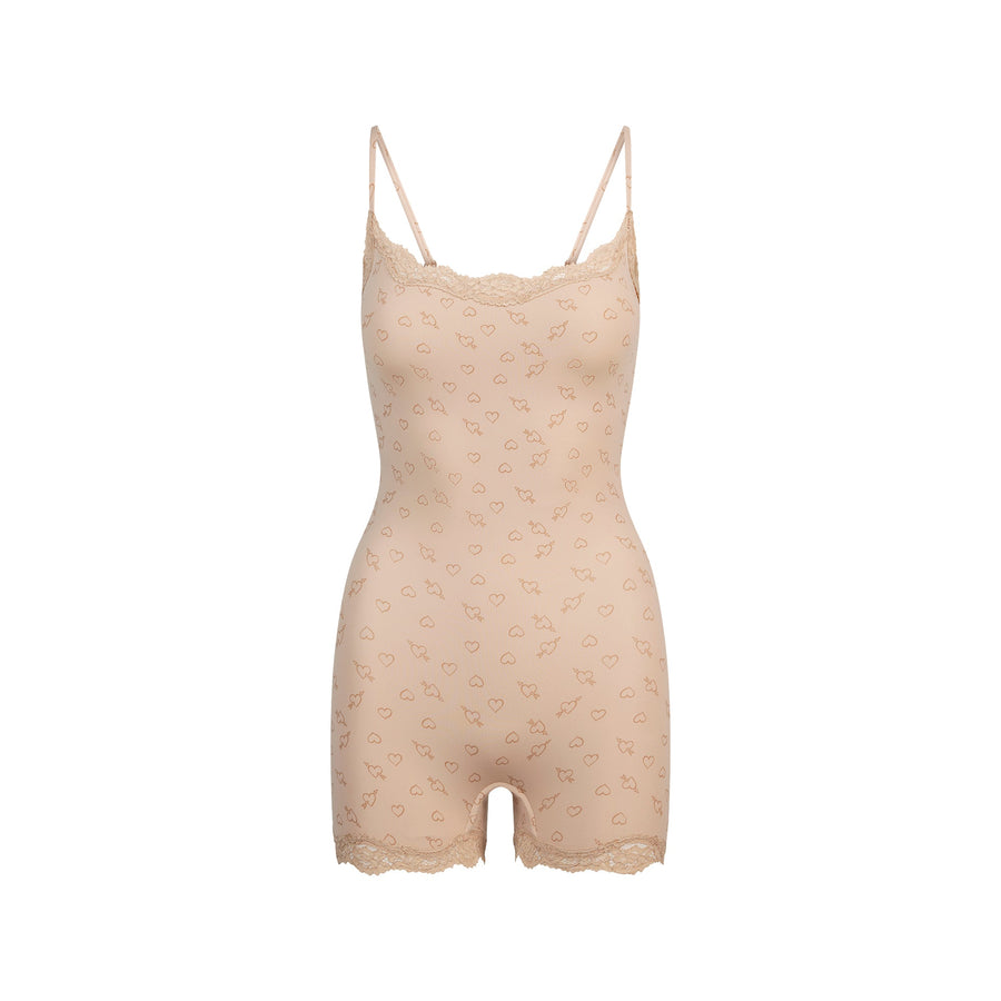 FITS EVERYBODY LACE ONESIE | MICA SKETCHED HEARTS
