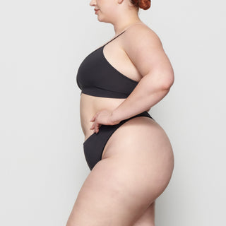 SOFT SMOOTHING SEAMLESS THONG | ONYX