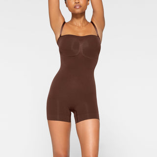 SEAMLESS SCULPT STRAPLESS SHORTIE BODYSUIT | COCOA