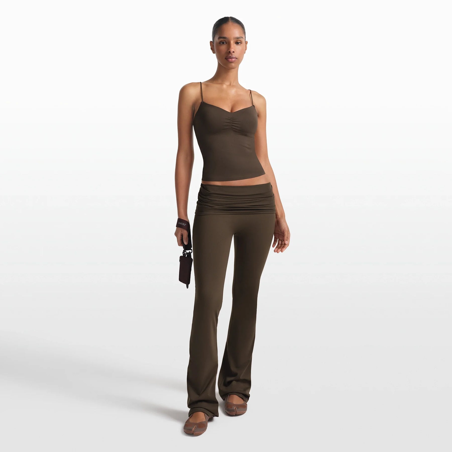 NikeSKIMS MATTE SHIRRED FRONT TANK | DARK SEPIA