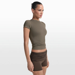 NikeSKIMS RIBBED SEAMLESS BABY TEE | DUSTY OAKMOSS