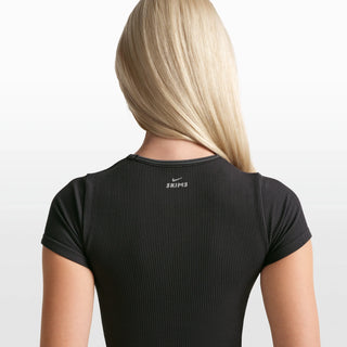 NikeSKIMS RIBBED SEAMLESS BABY TEE | OBSIDIAN