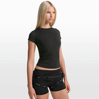 NikeSKIMS RIBBED SEAMLESS BABY TEE | OBSIDIAN